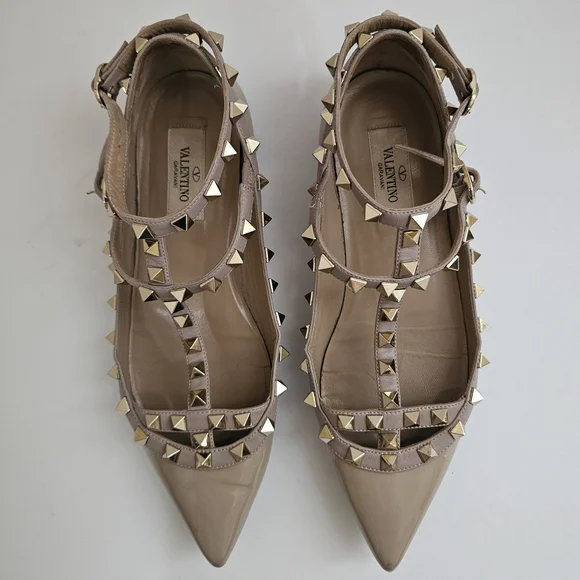 Valentino Garavani EU37 Rockstud Flats / Nude Patent Leather / Great Condition